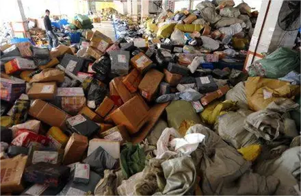 物流企业快递停运？多地爆仓延迟派送